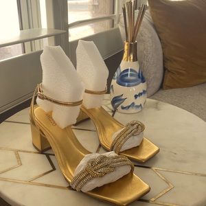 Arezzo Women's  Mid Block Sandals. Size 9 USA. 38 BRA. 40 EUR. Made in Brazil .